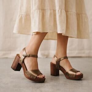 A. Giannetti Bronze Leather Platform Sandals 10 Wood Block Heel Studded Italy